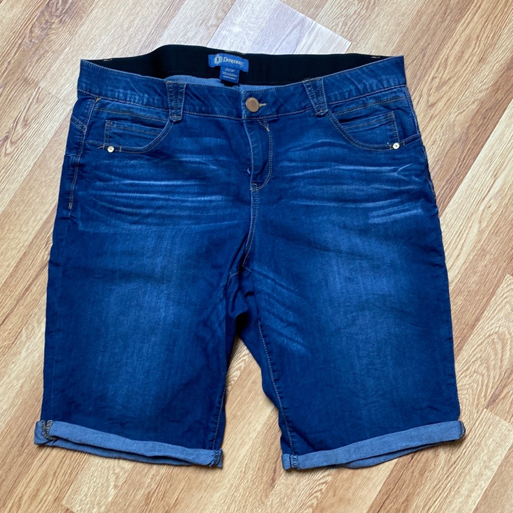 Democracy shorts 20w